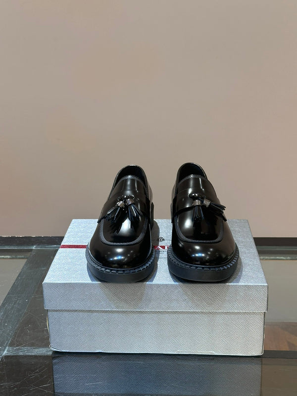 MOCASSINO OXFORD PRA IN PELLE DI VITELLO NERA CON NAPPINA