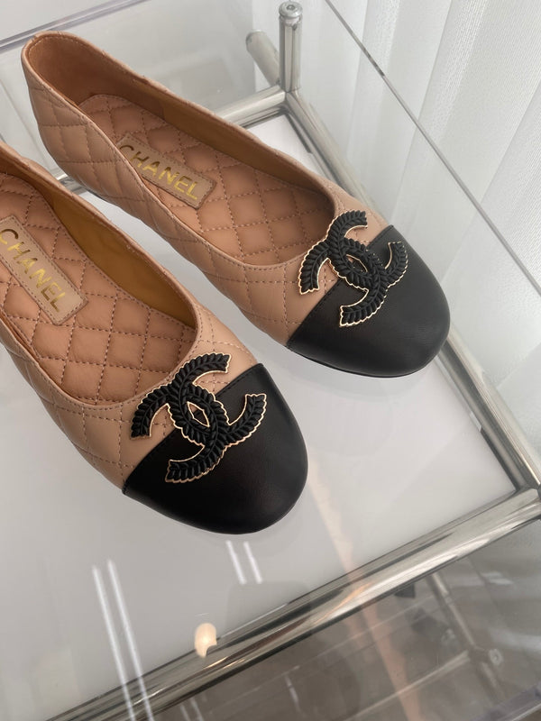 CC Ballet Flats 10mm Beige Black Quilted Lambskin