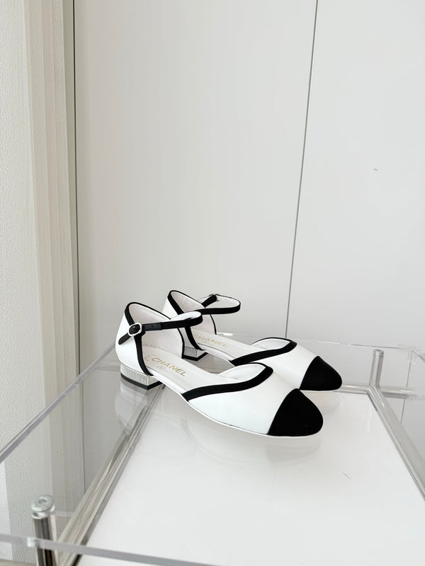 CC 25 Mary Jane White Sheepskin 238755