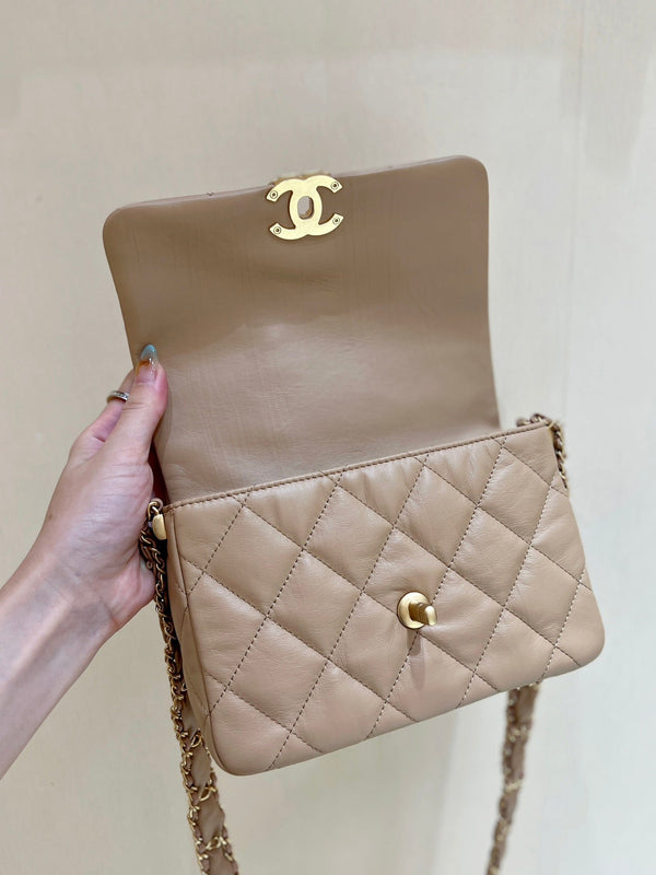 19 FLAP BAG 20 BEIGE BODIN CALFSKIN GOLD HARDWARE