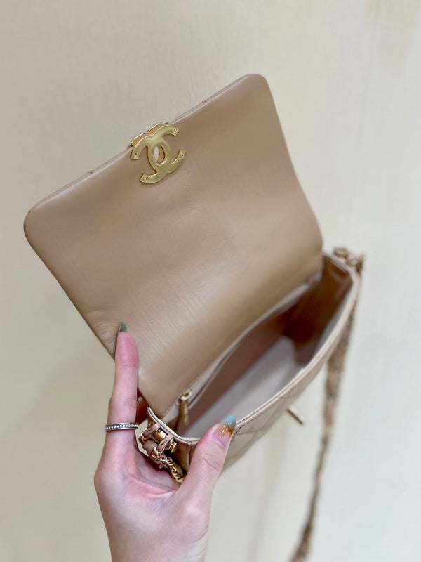 19 FLAP BAG 20 BEIGE BODIN CALFSKIN GOLD HARDWARE