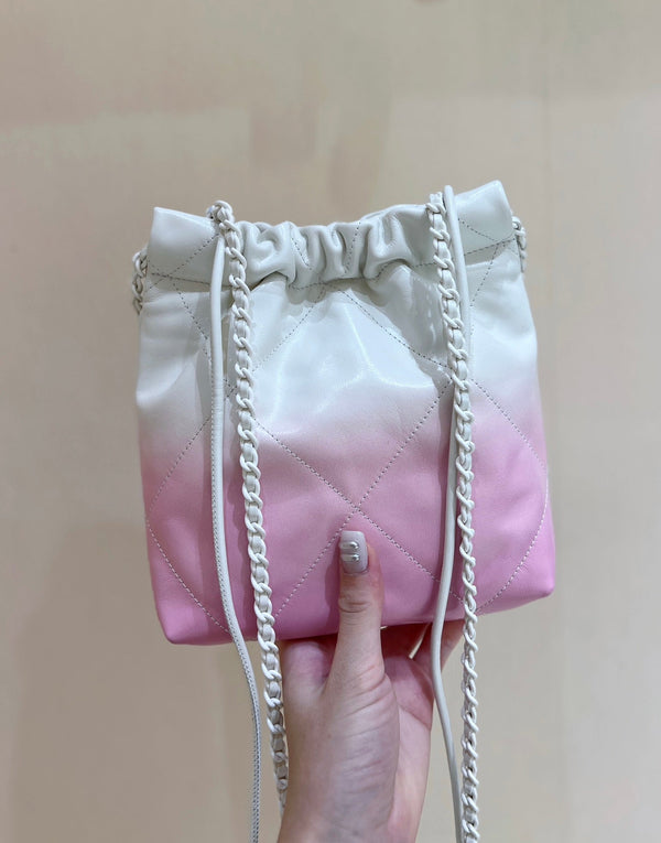 borsa hobo mini cc22 20 cm in pelle di agnello rosa e bianca, finiture in argento