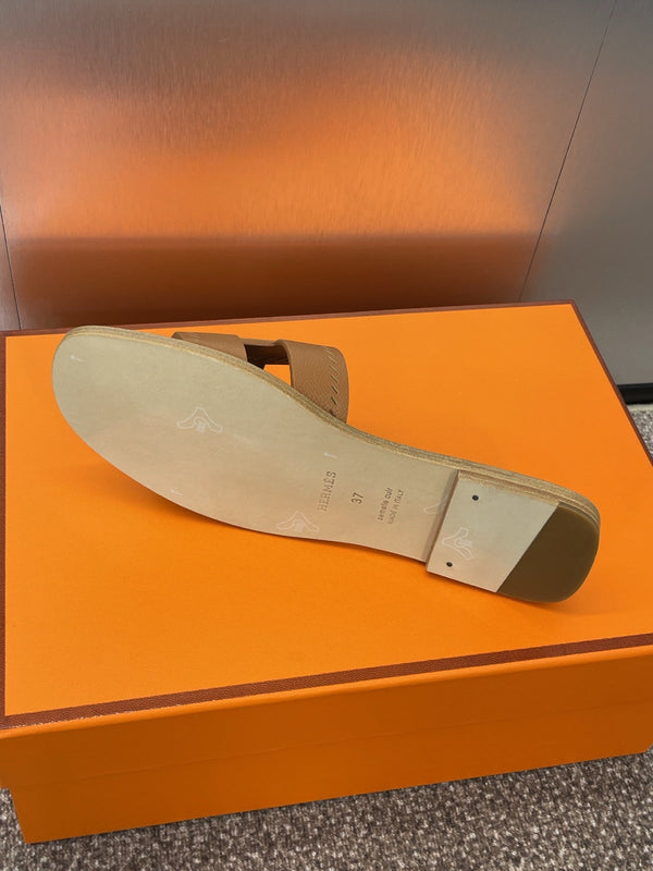 HM 25 Oran Sandal Gold Perforate Epsom Leather