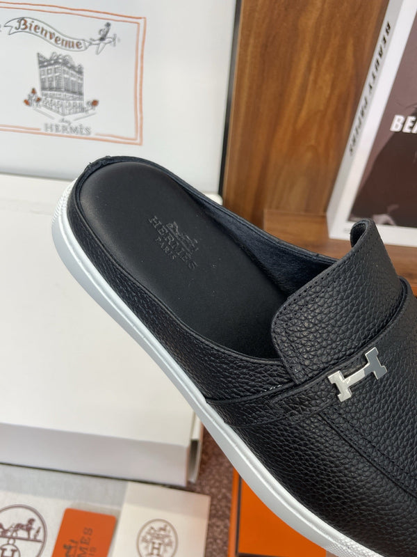 HM OZ Mule Black Calfskin 372938