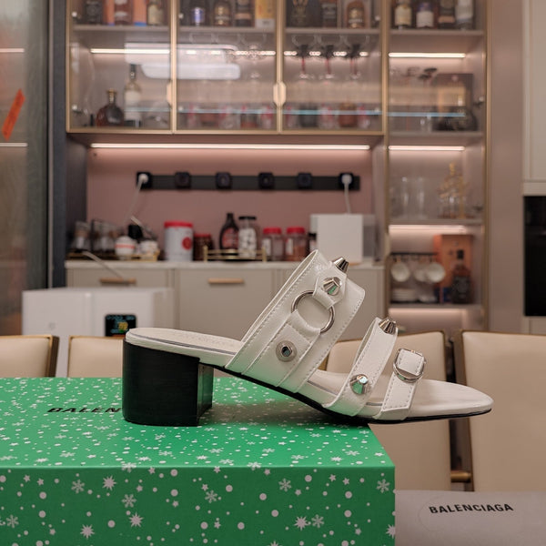 STRAPPY MEDIUM HEELED SANDALS IN WHITE STUDDED WAX-OIL SHEEPSKIN