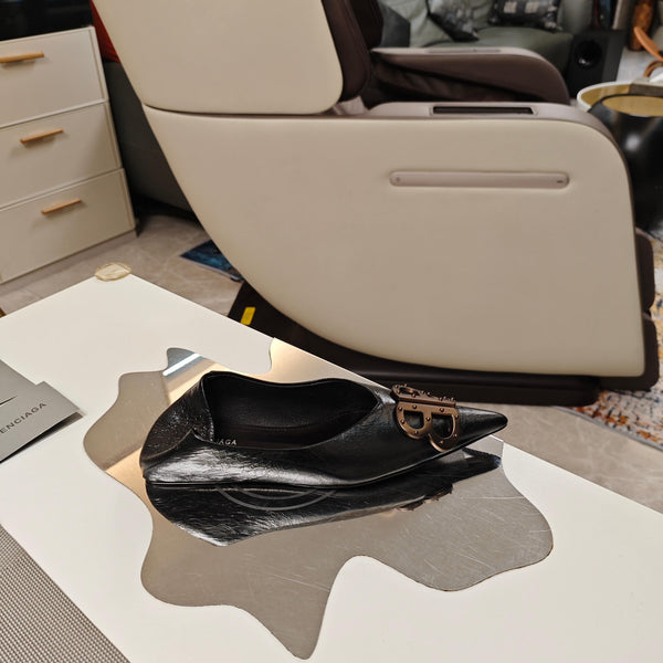 POINTED BALLET FLATS IN BLACK SHINY CRACKED SHEEPSKIN