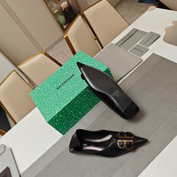 POINTED BALLET FLATS IN BLACK SHINY CRACKED SHEEPSKIN