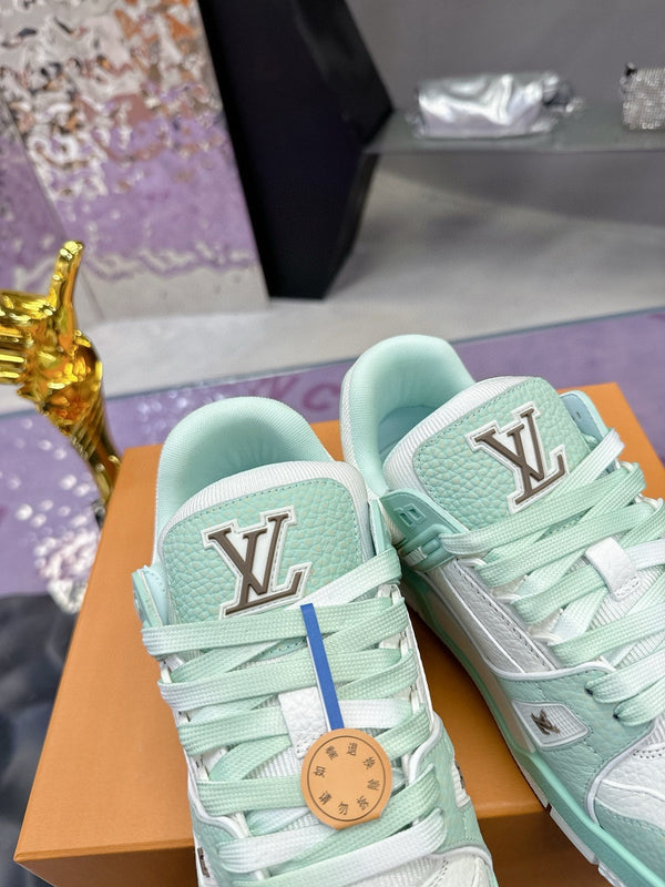 Sneaker LV Trainer in pelle di vacchetta verde smeraldo