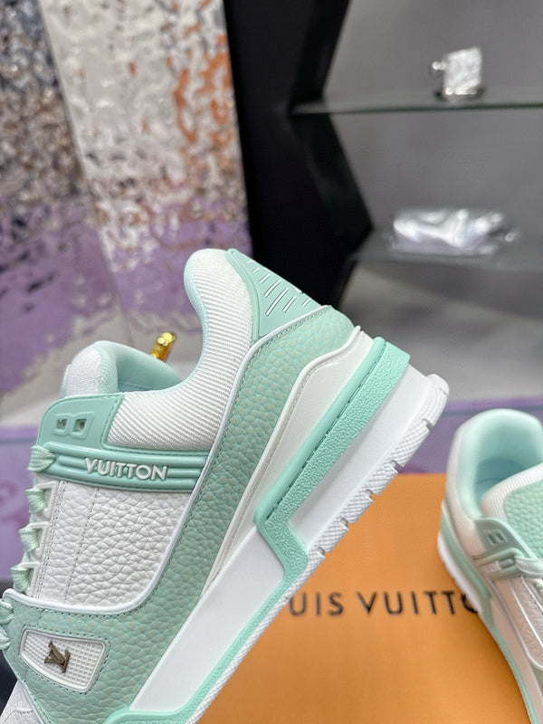 Sneaker LV Trainer in pelle di vacchetta verde smeraldo