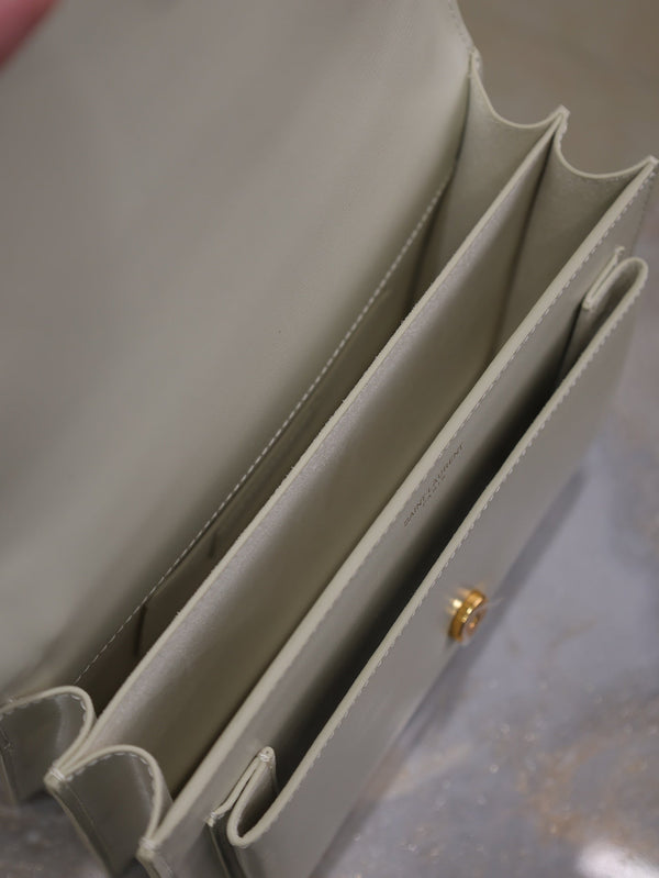 Borsa a tracolla YSL Sunset media 22 cm in pelle di vacchetta bianca