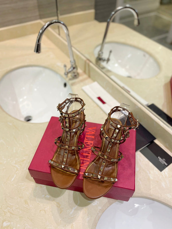 ROCKSTUD SANDAL WITH STRAP IN BRONZE BROWN CALFSKIN 60 MM