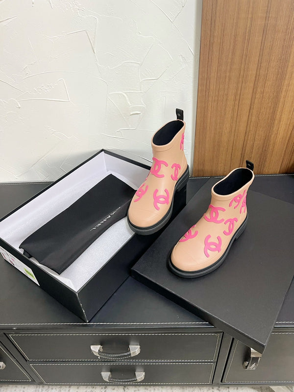 CC Rain boots In Beige With Pink Logo Natural Rubber 949792