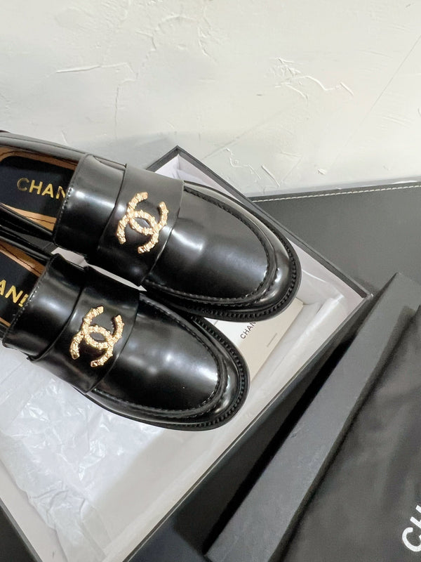 CC Moccasins Glossy Black Calfskin 949655