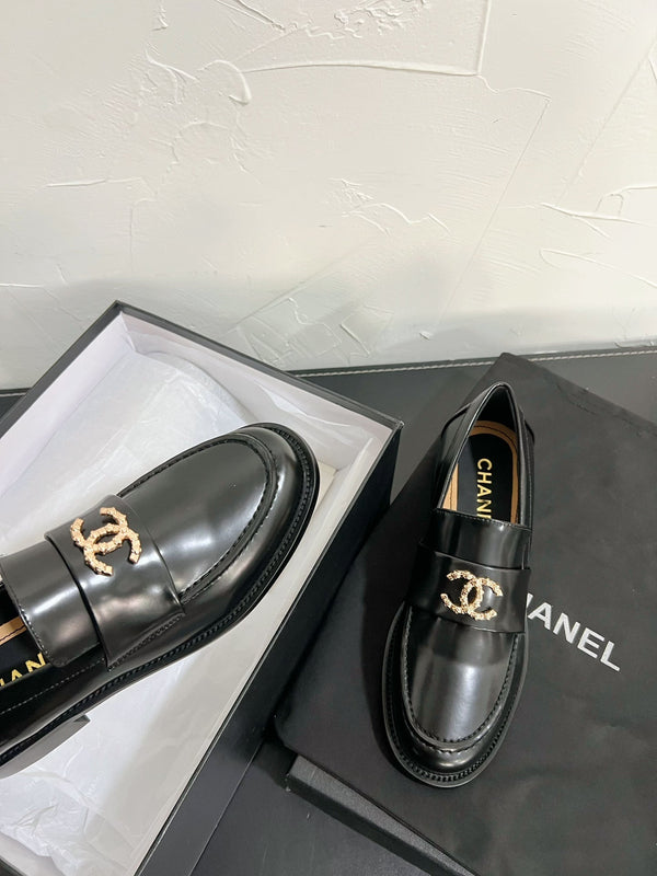 CC Moccasins Glossy Black Calfskin 949655