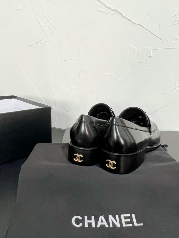 CC Moccasins Glossy Black Calfskin 949655