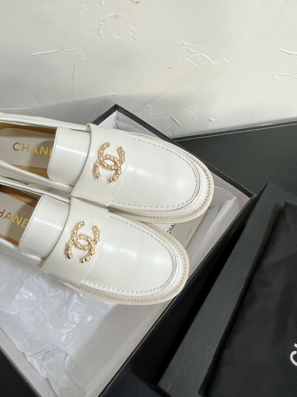 CC Moccasins Glossy White Calfskin 949656