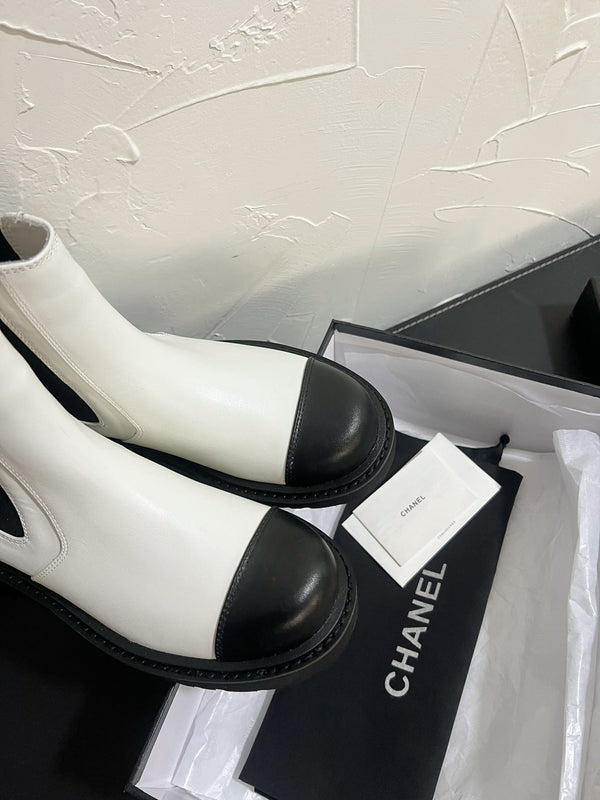 CC Chelsea Ankle Boots In White Mix Black Cowhide 949683