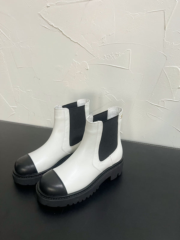 CC Chelsea Ankle Boots In White Mix Black Cowhide 949683