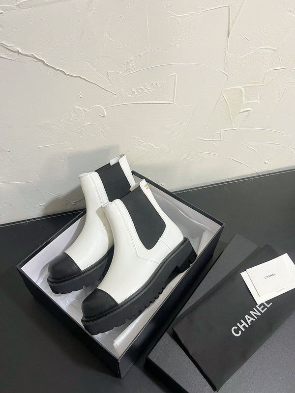 CC Chelsea Ankle Boots In White Mix Black Cowhide 949683