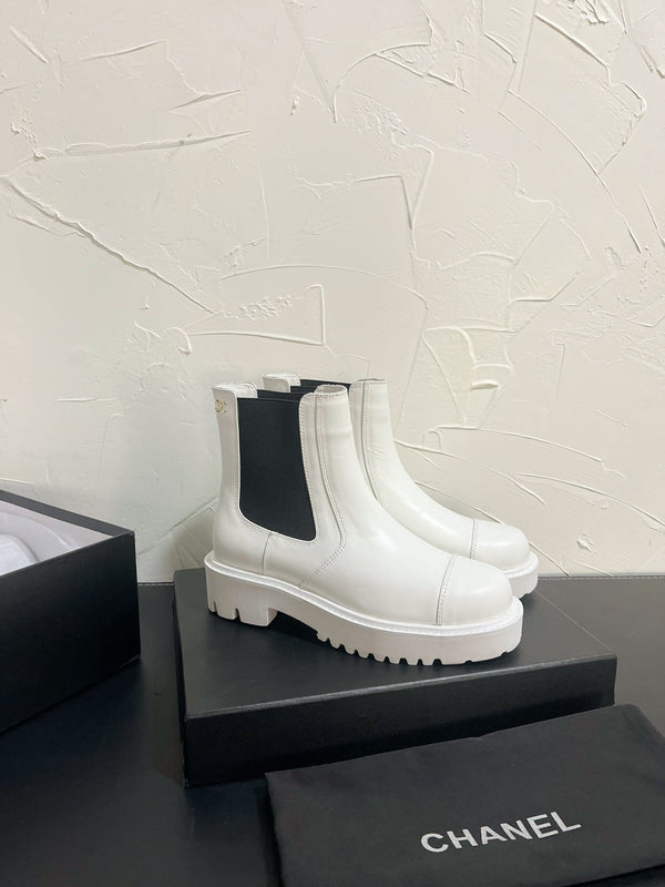 CC Chelsea Ankle Boots In White Cowhide  949684