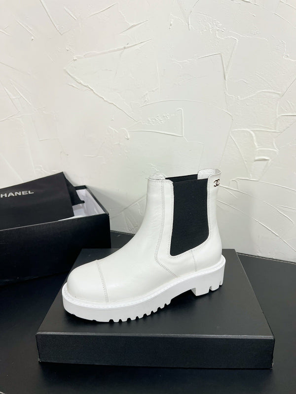 CC Chelsea Ankle Boots In White Cowhide  949684