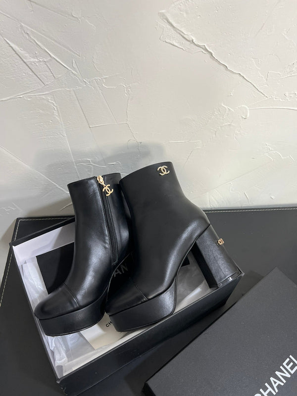 CC Short Boots 95mm In BLack Plain Lambskin 949658