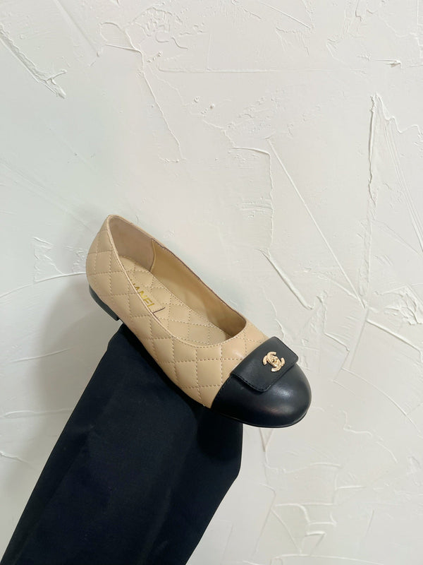 CC Ballet Flats In Beige Mix Black Quilted Lambskin 949713