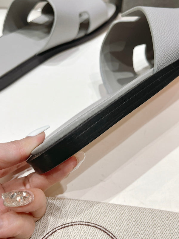 SANDALO IZMIR PELLE DI AGNELLO GRIGIO LUCIDO