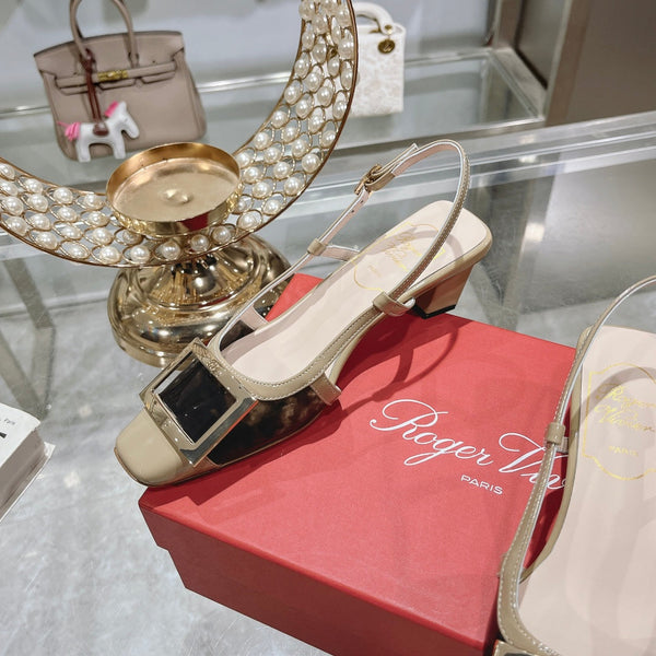 Belle Viv - Décolleté con cinturino posteriore e fibbia in metallo, 45, in pelle verniciata color cammello