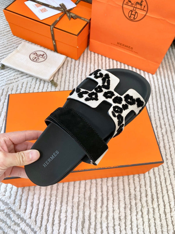 Sandalo HM Cyprus in pelle scamosciata nera e bianca 963207