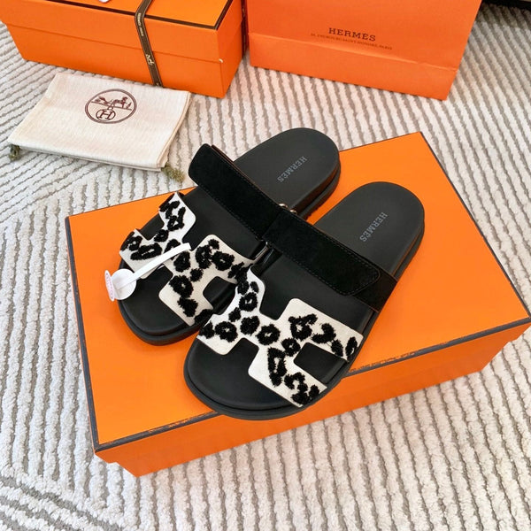 Sandalo HM Cyprus in pelle scamosciata nera e bianca 963207