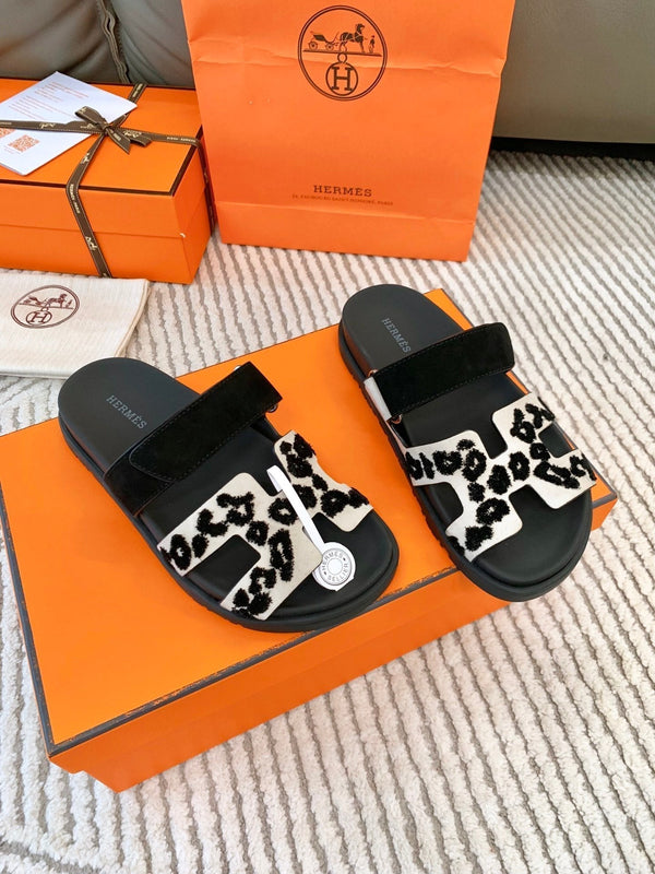 Sandalo HM Cyprus in pelle scamosciata nera e bianca 963207