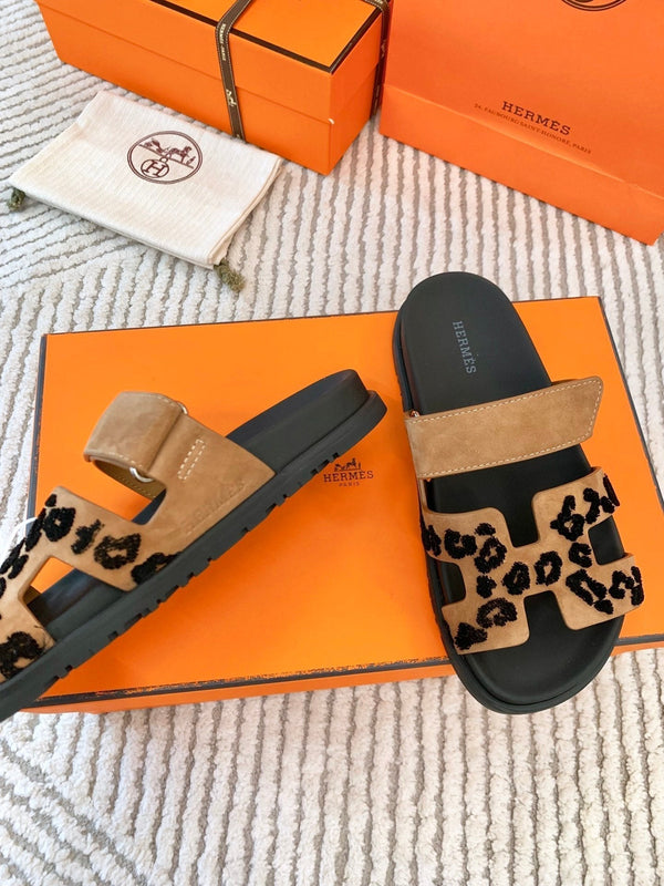 Sandalo HM Chypre in pelle scamosciata marrone fumé nera 963208