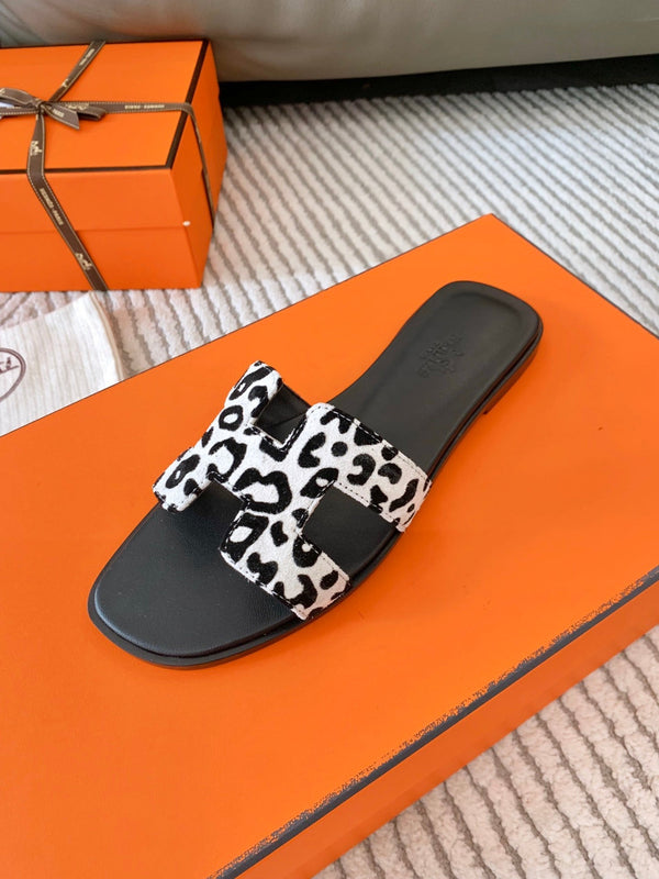 HM Oran Sandal White With Black Pattern Calfskin 963190