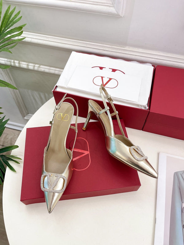 Décolleté con cinturino posteriore Vlogo Signature Diamond in pelle di vitello dorata