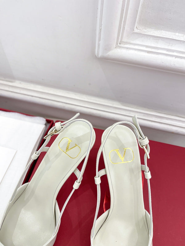 Décolleté con cinturino posteriore Vlogo Signature Diamond in pelle di vitello bianca