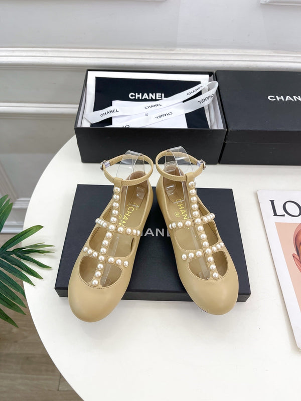 CC Mary Jane 10mm In Buff Yellow With Small Pearls Lambskin 948762