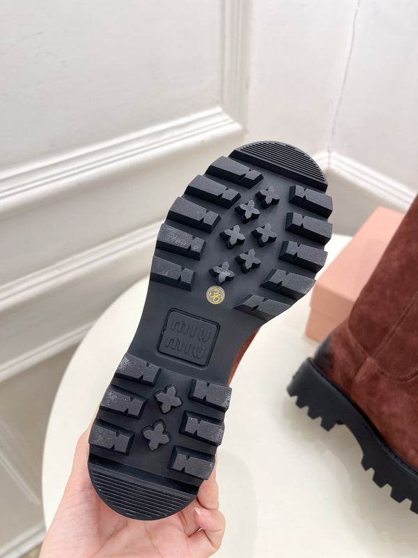 Stivali corti Miu in pelle scamosciata rossa e marrone