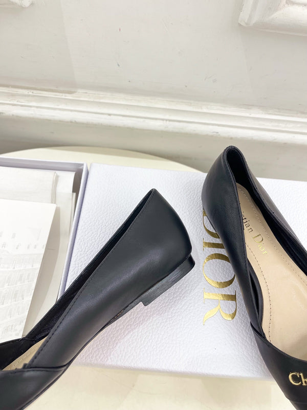 CD 25 Pump Flat Black Calfskin 307415