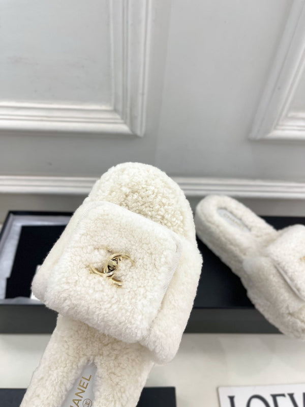 CC 25s Logo Slippers 50mm White Wool GHW 435262