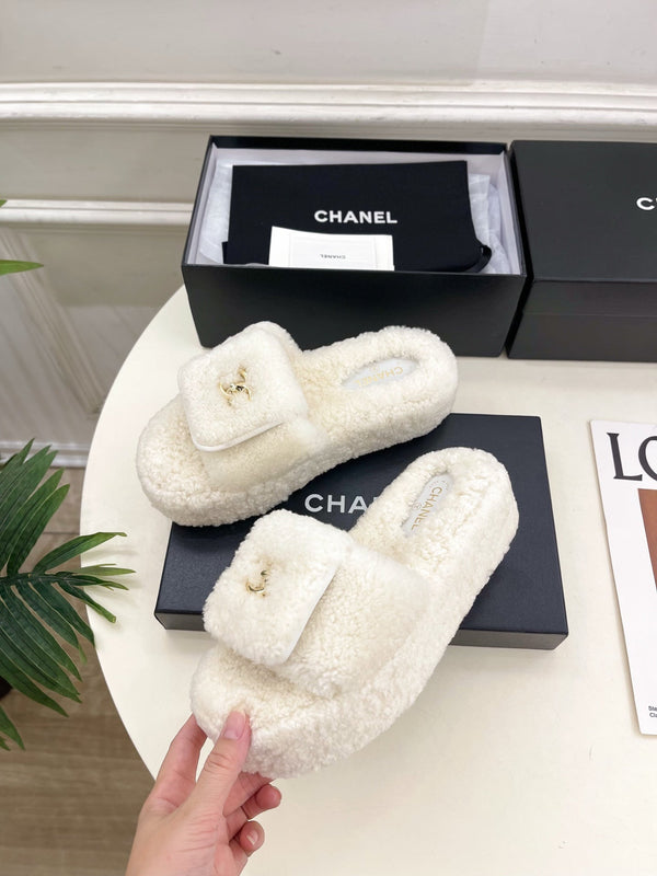 CC 25s Logo Slippers 50mm White Wool GHW 435262
