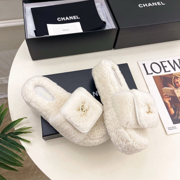 CC 25s Logo Slippers 50mm White Wool GHW 435262