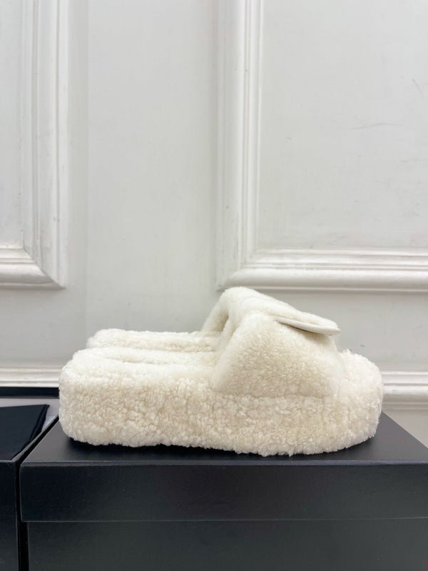 CC 25s Logo Slippers 50mm White Wool GHW 435262