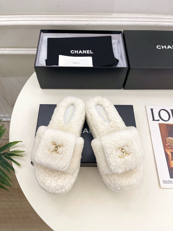 CC 25s Logo Slippers 50mm White Wool GHW 435262