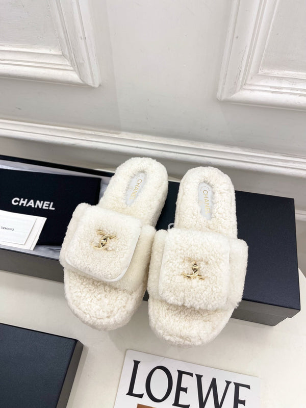 CC 25s Logo Slippers 50mm White Wool GHW 435262
