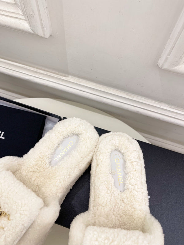 CC 25s Logo Slippers 50mm White Wool GHW 435262