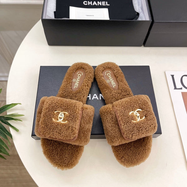 Ciabatte con logo CC 25s in lana marrone GHW 435267