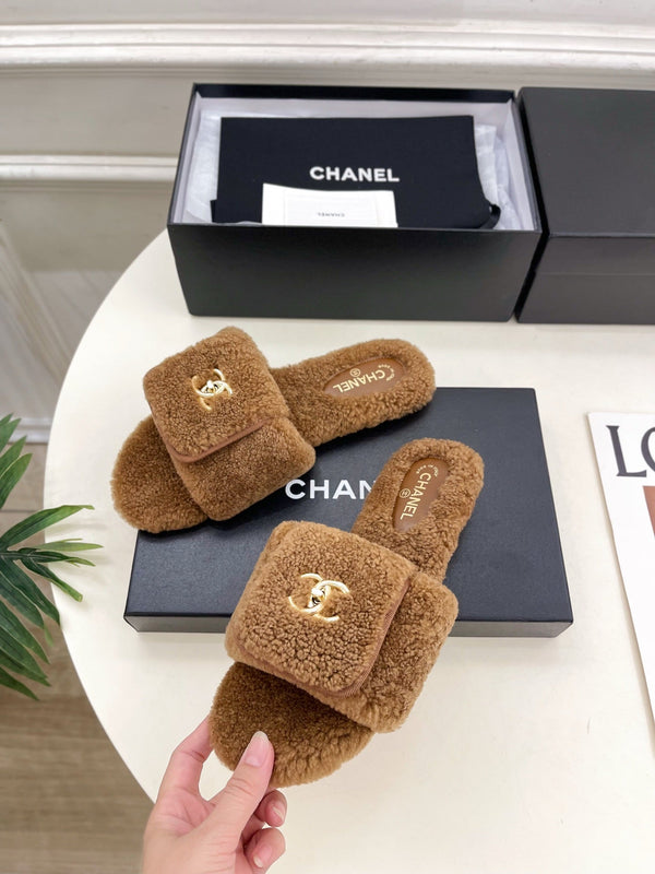 Ciabatte con logo CC 25s in lana marrone GHW 435267