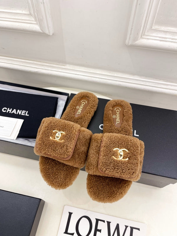 Ciabatte con logo CC 25s in lana marrone GHW 435267