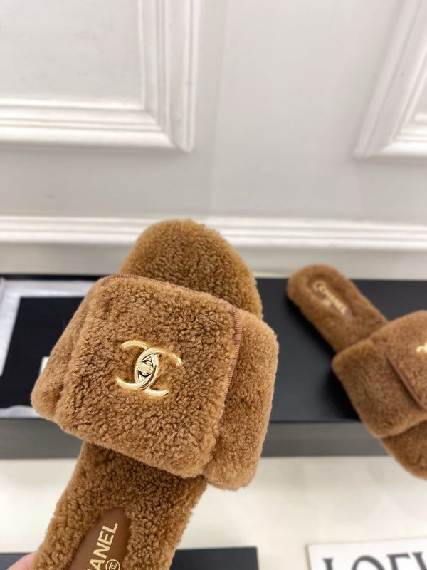 Ciabatte con logo CC 25s in lana marrone GHW 435267